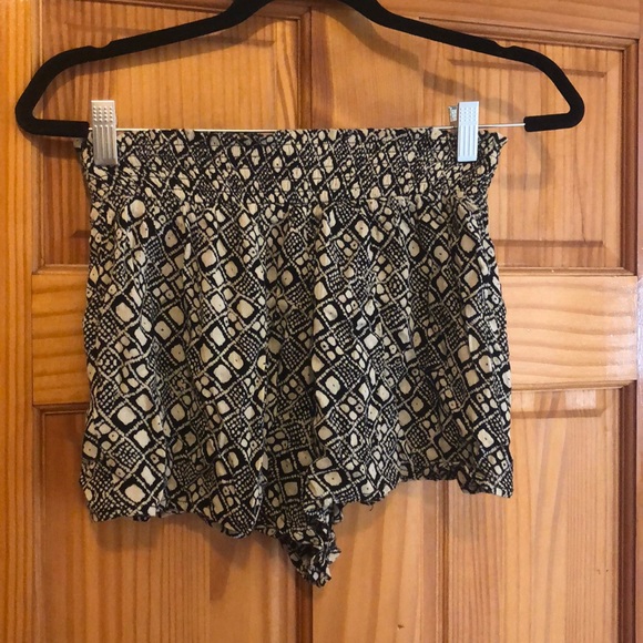 Out from Under Urban Outfitters shorts - Picture 2 of 2